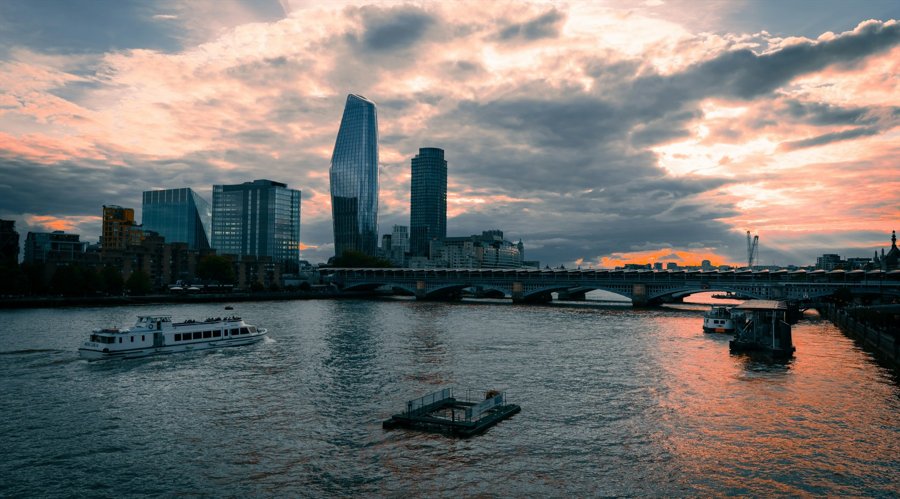 商务部:境外人士可以在自贸试验区开立证券账户或期货账户